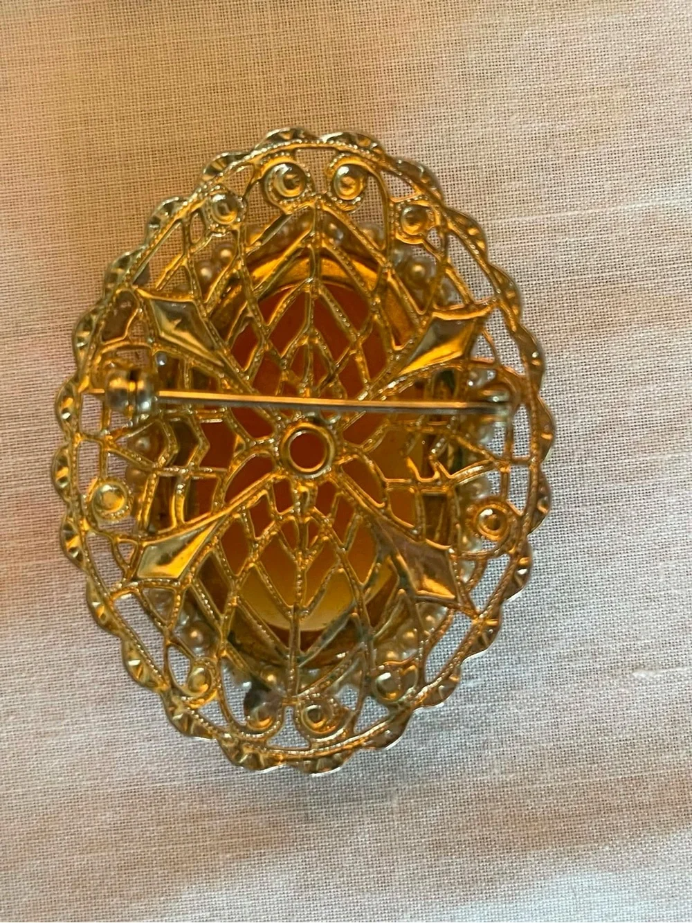 Elegant Gold-Tone Cameo Brooch with Cream Profile